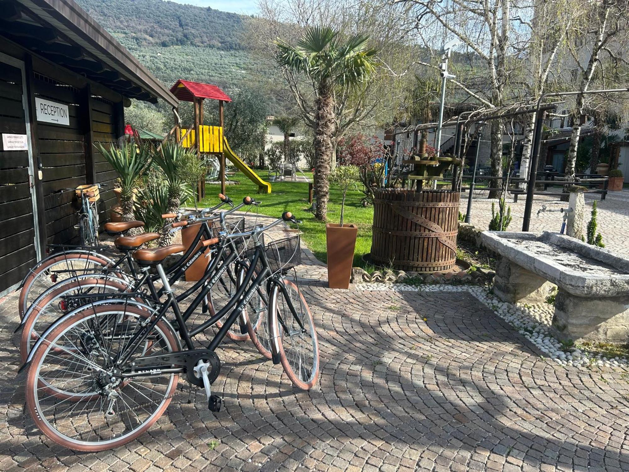 Residence La Colombera Riva del Garda Eksteriør billede
